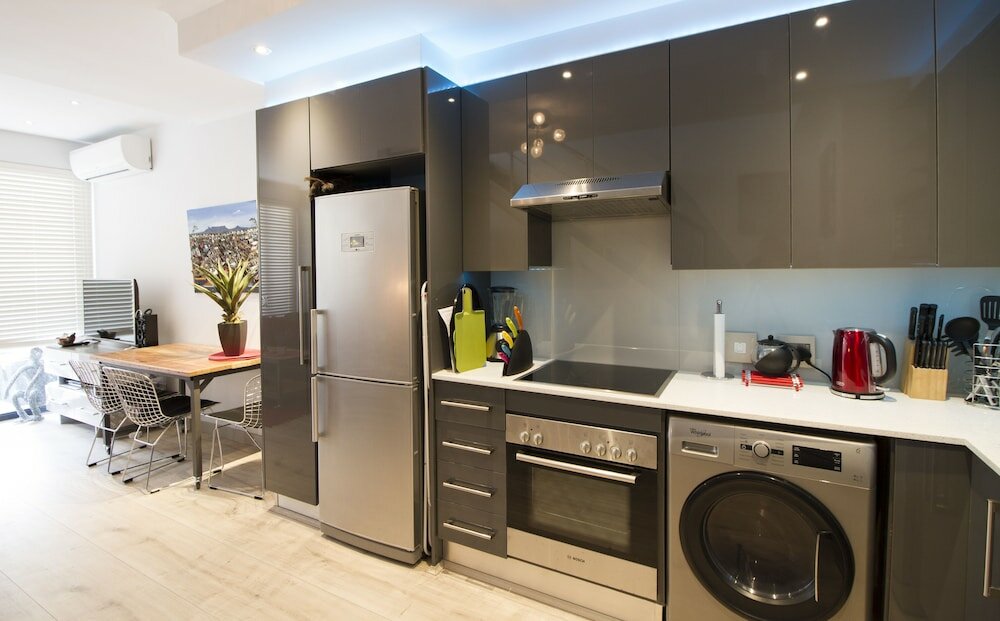 Фото Trendy 1-br City Center Apt