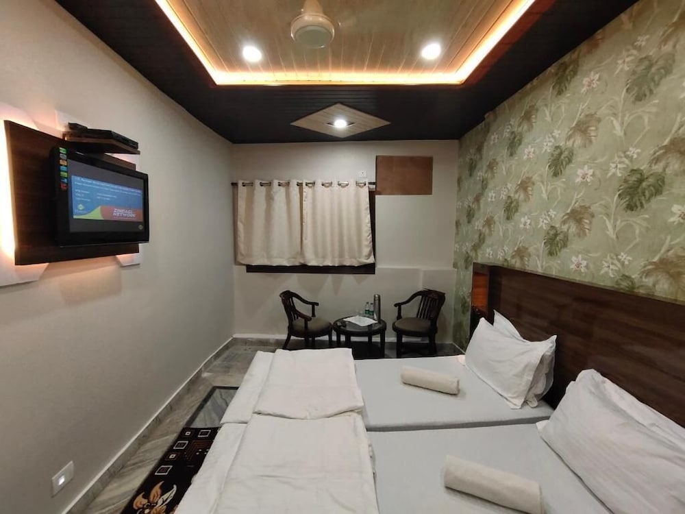 Фото Hotel Shivratri Guest House