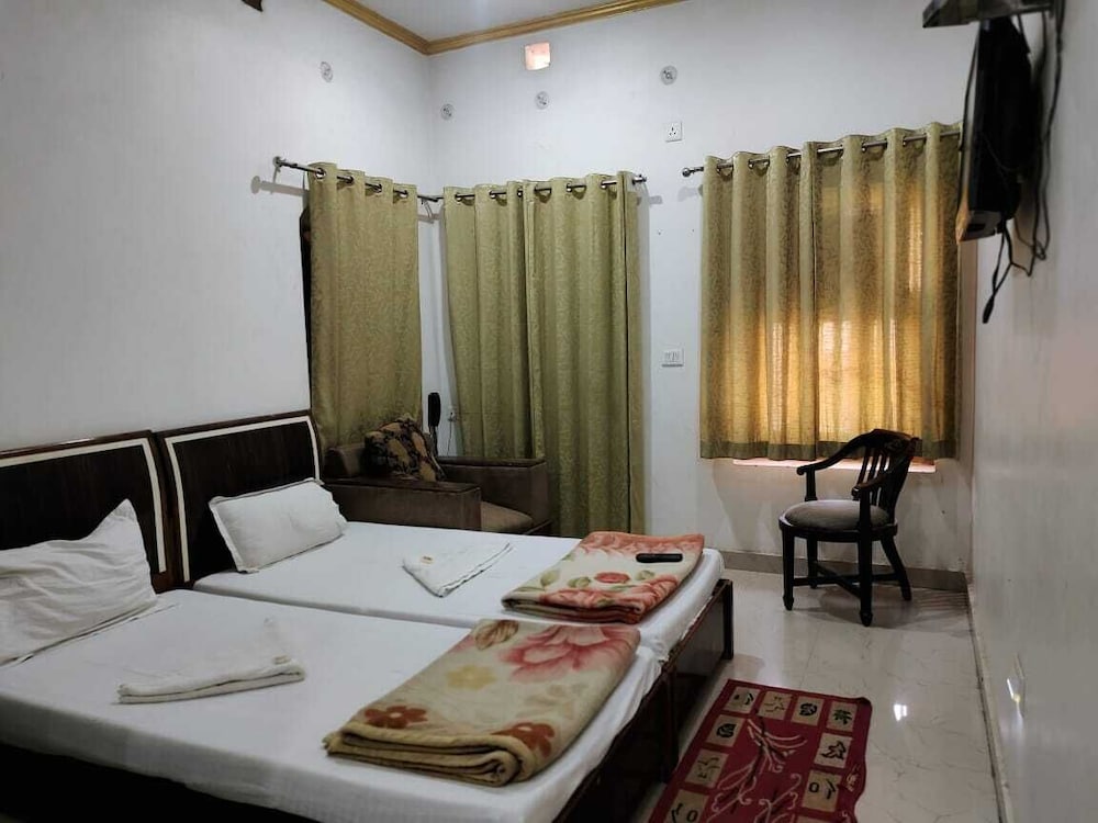 Фото Hotel Shivratri Guest House