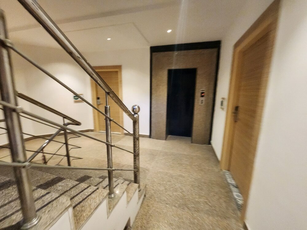 Фото Hotel Square 9 Inn