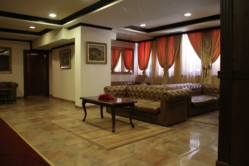 Фото Shiroka Laka Hotel