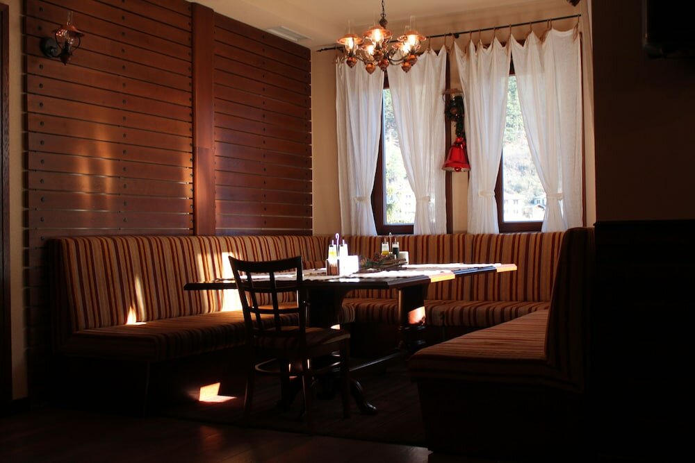 Фото Shiroka Laka Hotel