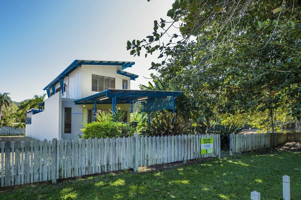 Hotel Picnic Beach'scape, Queensland, photo