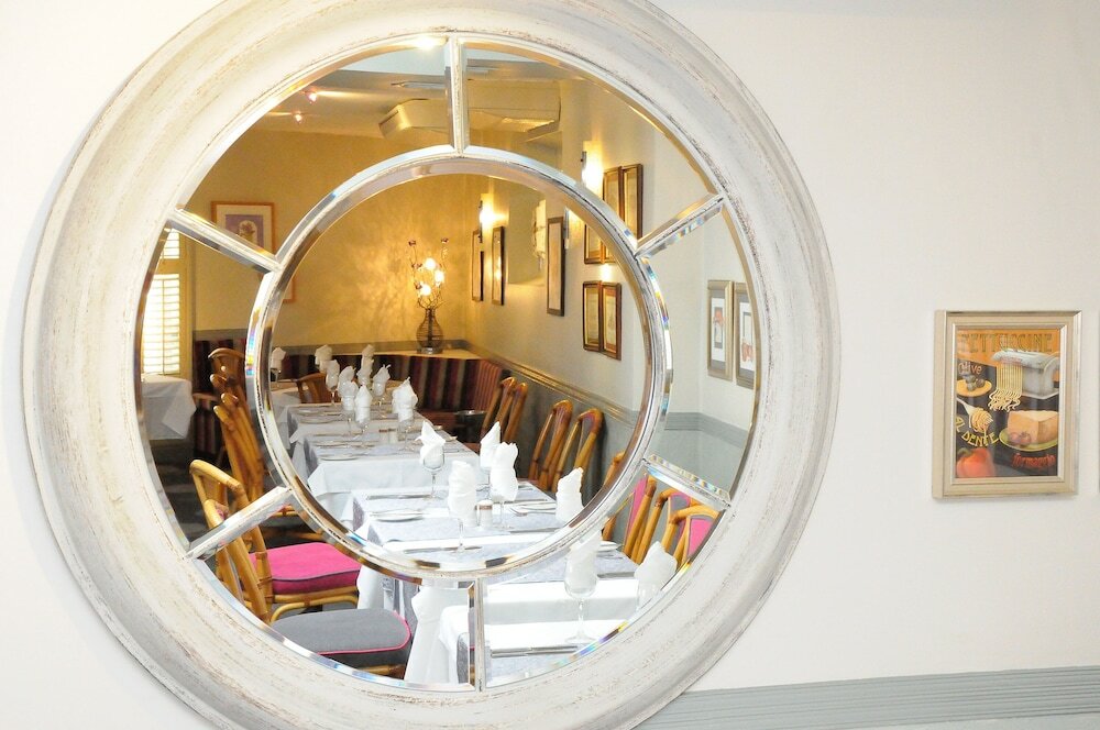 Фото The Dolphin Hotel