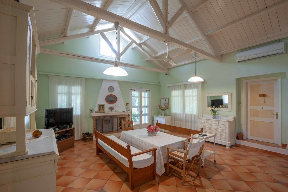 Фото Beautiful mini eco farmhouse