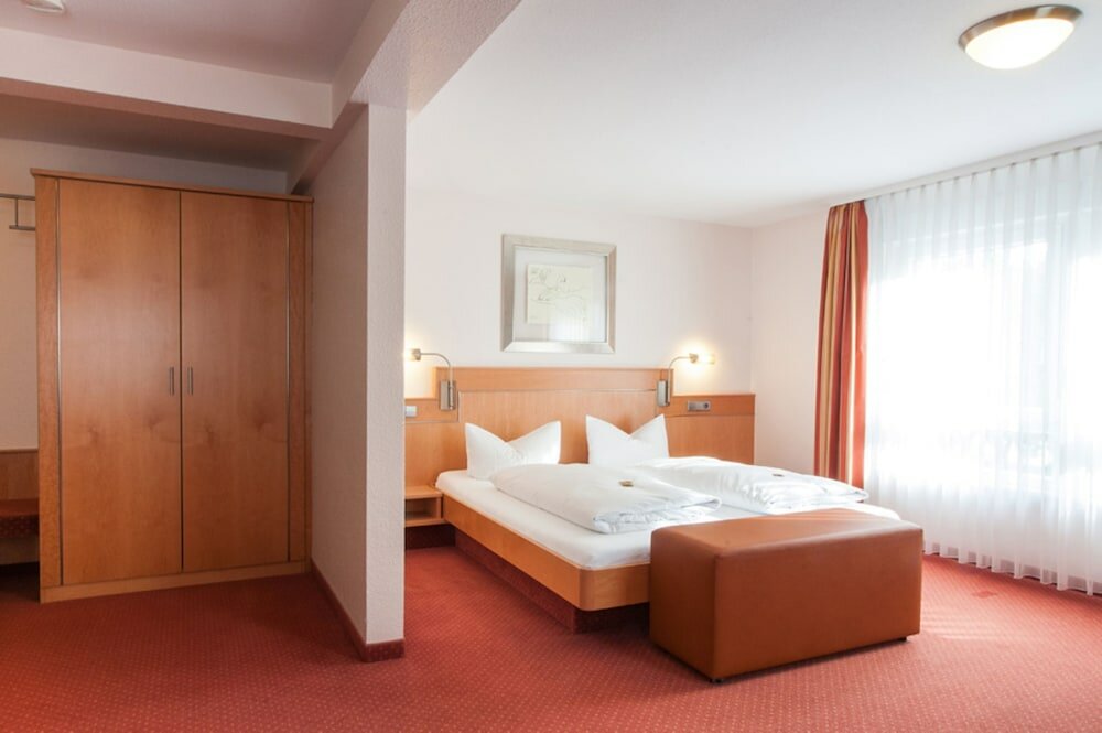 Фото Hotel - Restaurant Hirsch