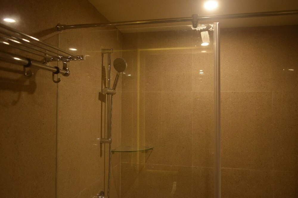 Фото Hotel Avalon Inn