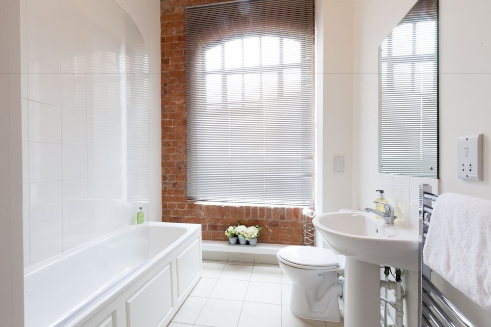 Фото Raleigh Square Apartments