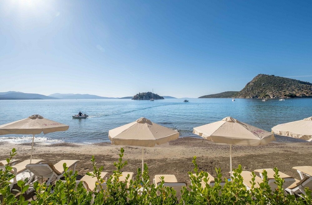 Фото Nelly’s Hotel & Apartments