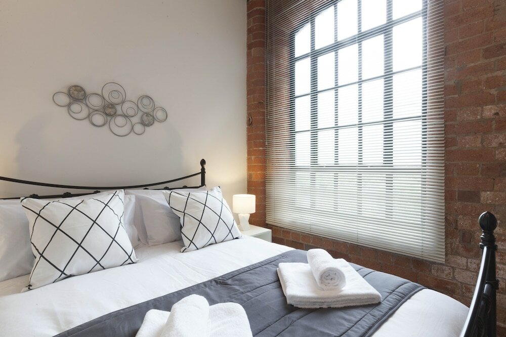 Фото Raleigh Square Apartments