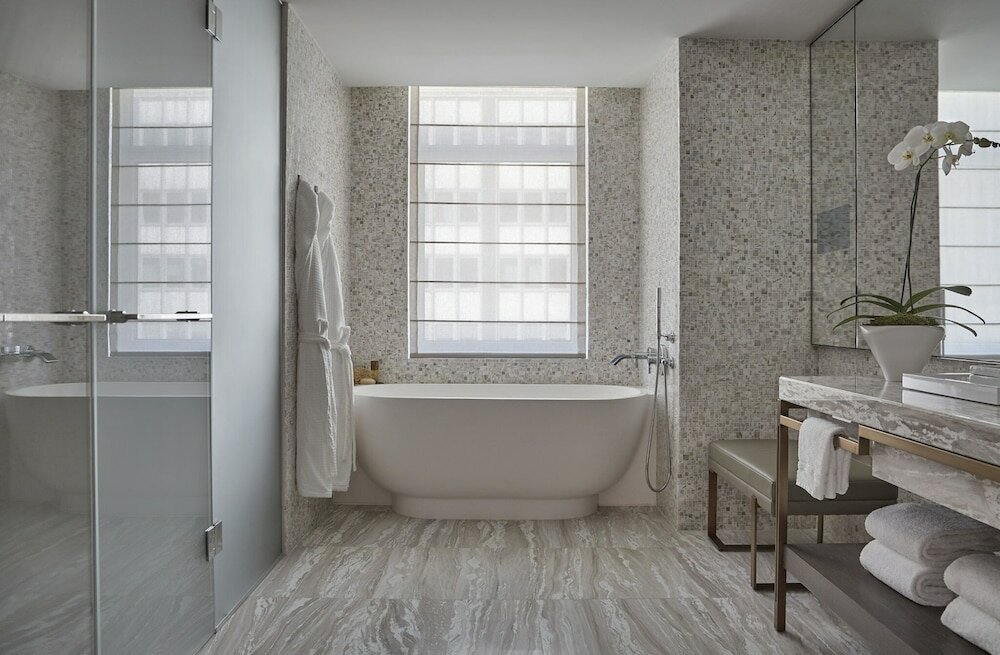 Фото Four Seasons Hotel New York Downtown