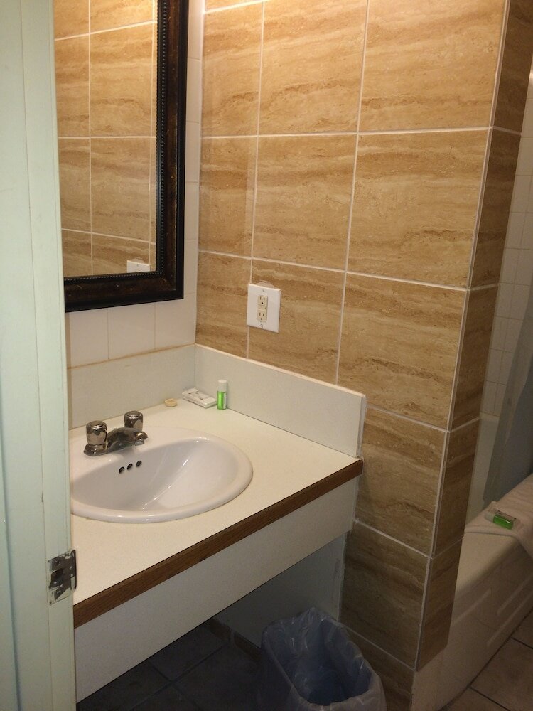 Фото Esterhazy Motor Hotel