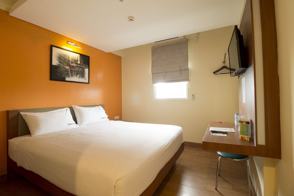 Фото RedDoorz near Kota Tua