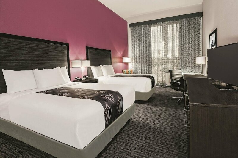 Гостиница La Quinta Inn & Suites by Wyndham Dallas Grand Prairie North
