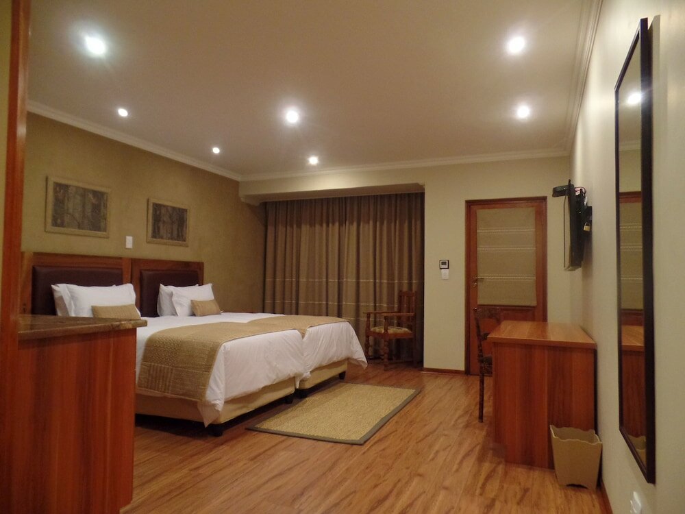 Фото отеля 2