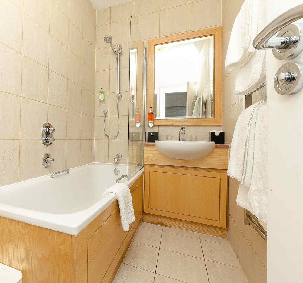 Фото Croft Court Hotel