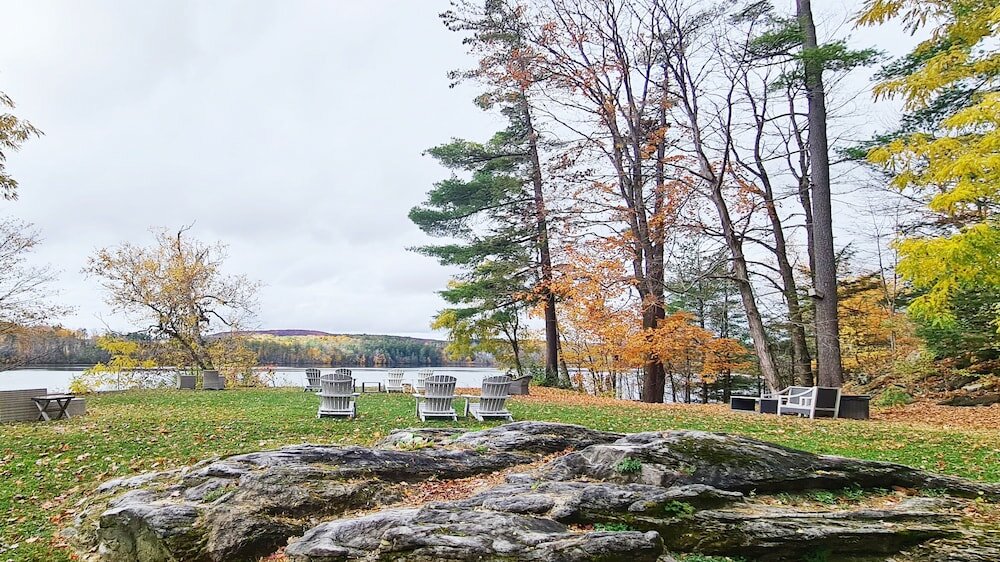 Фото Lakehouse Inn