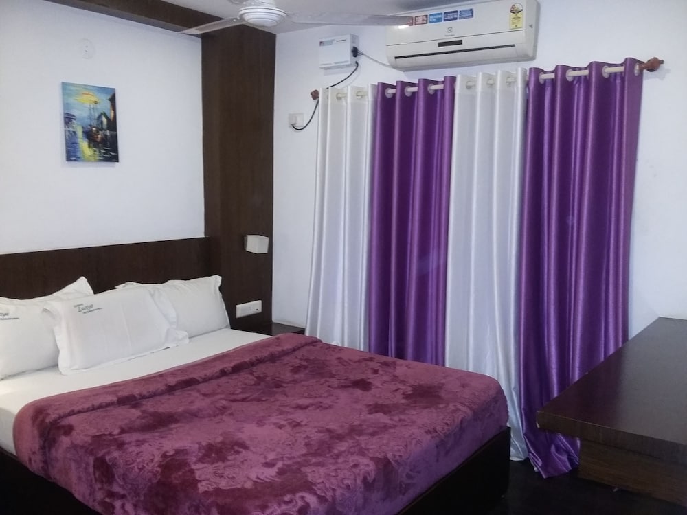 Фото Hotel Luciya International