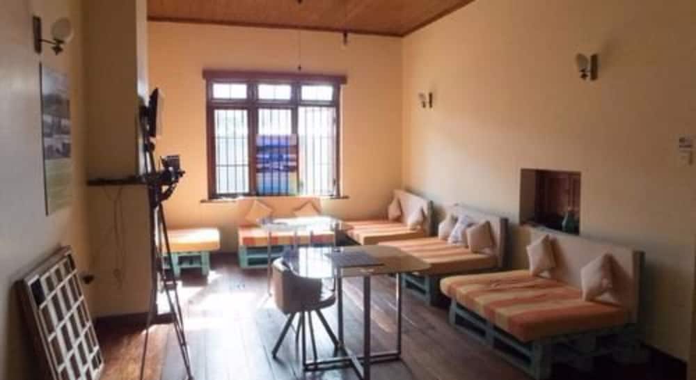 Фото Nuwara Eliya Hostel by Backpack Lanka