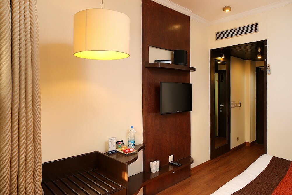 Фото Ahuja Residency Cyber City I