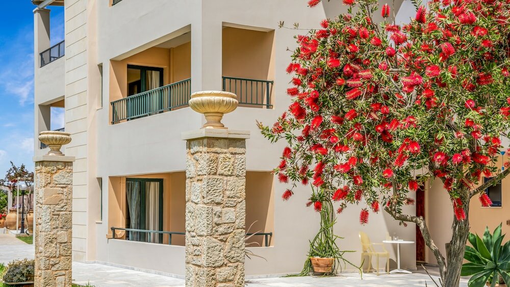 Фото Golden Bay Hotel Apartments