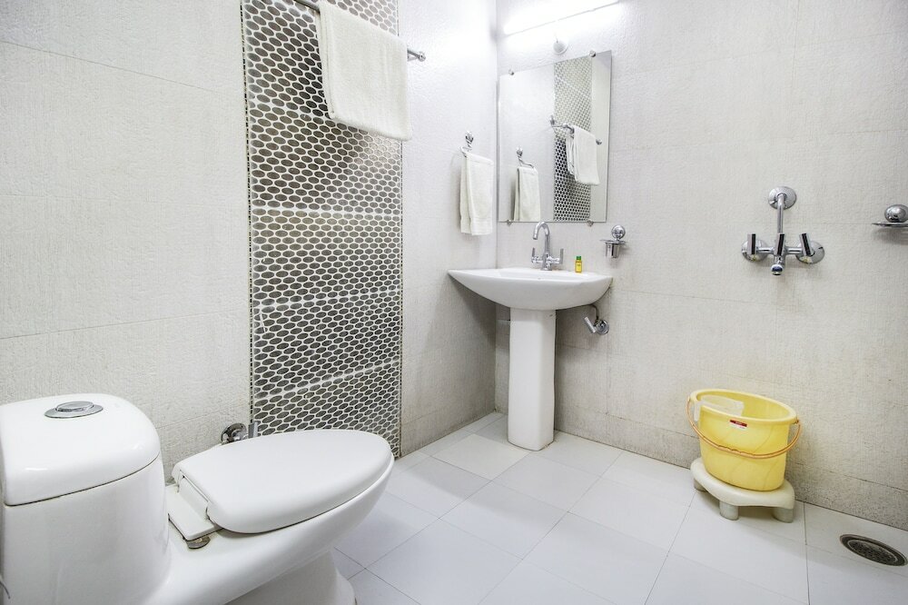 Фото FabHotel Mayfair Inn