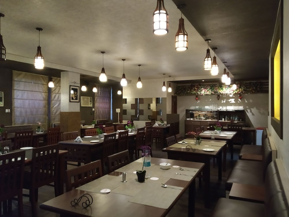 Фото Hotel Centre Point Tezpur