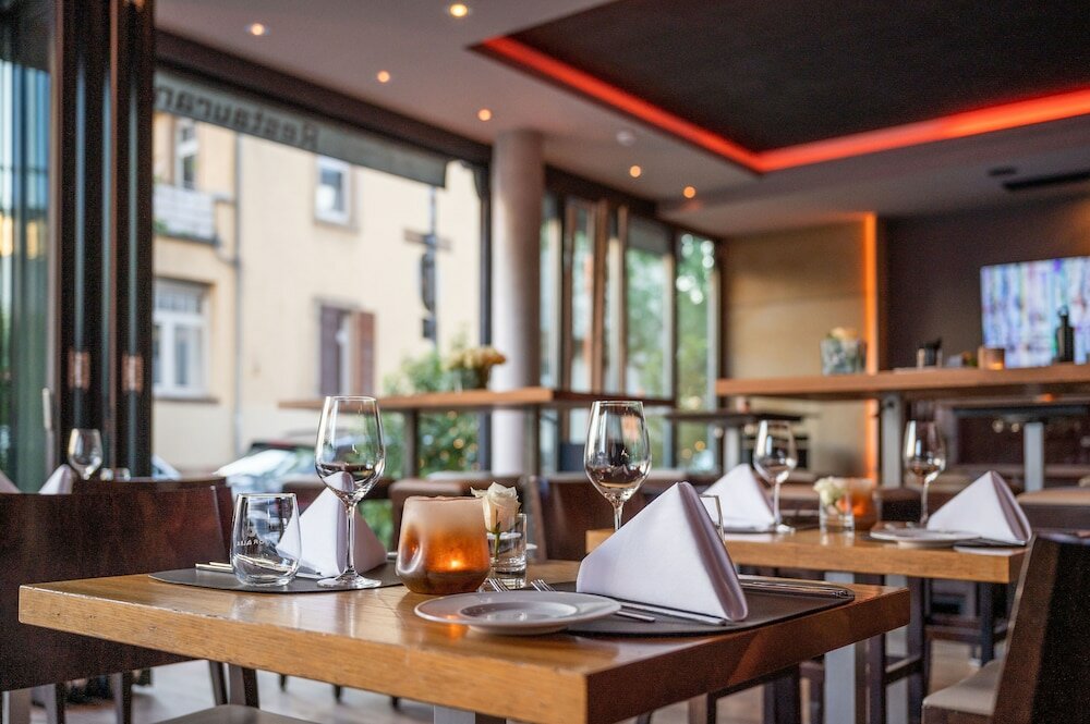 Фото Qube Hotel Bergheim