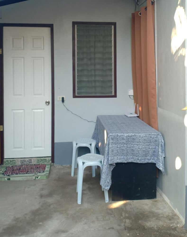 Фото Honeycomb Tourist Inn