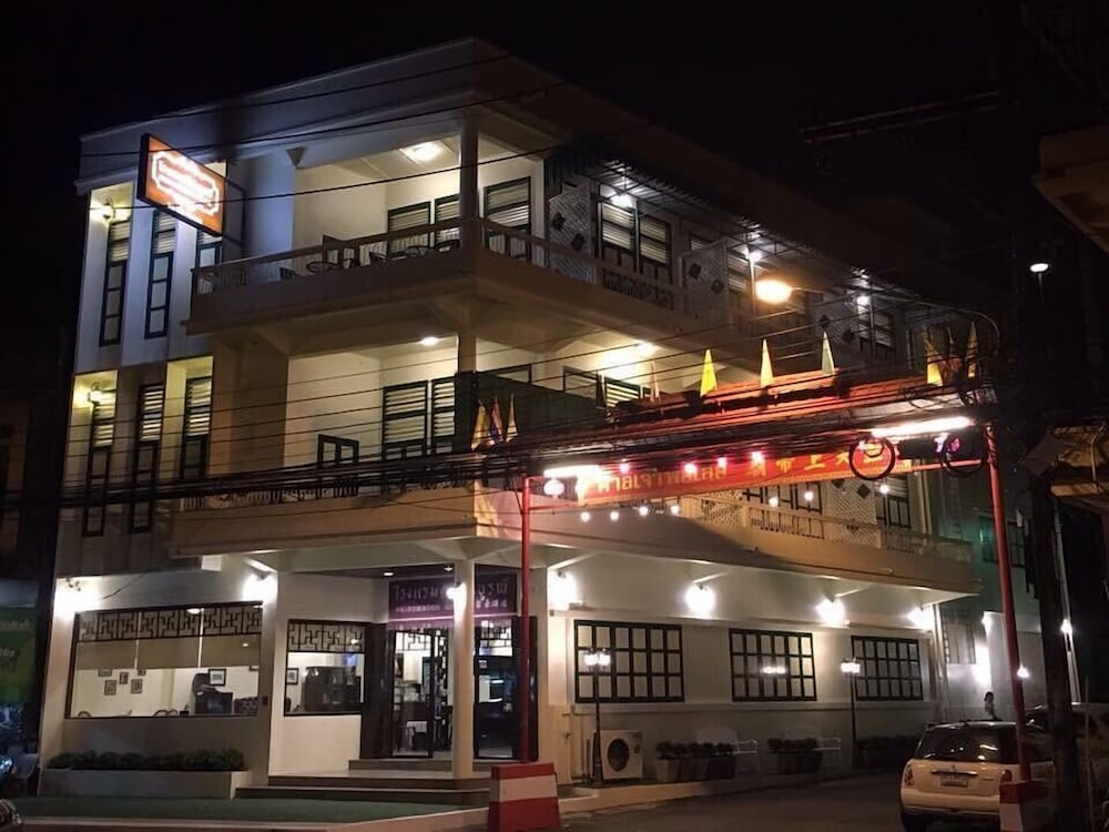 Фото Srisomboon Hostel