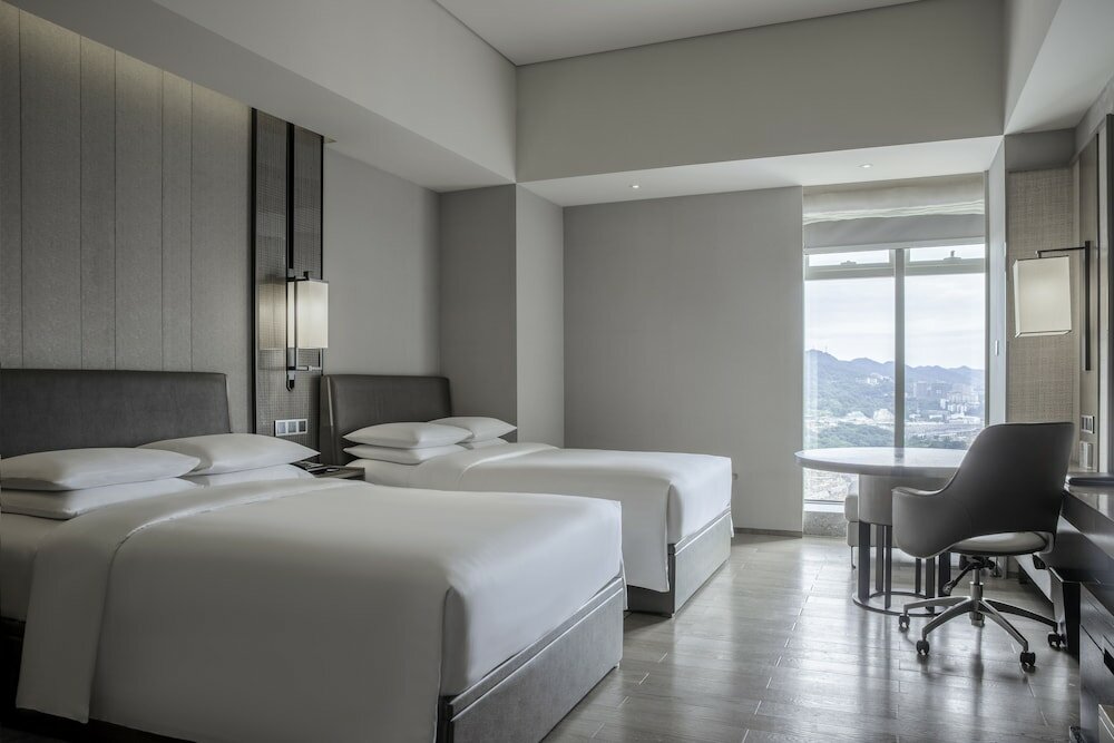 Фото Chongqing Marriott Hotel