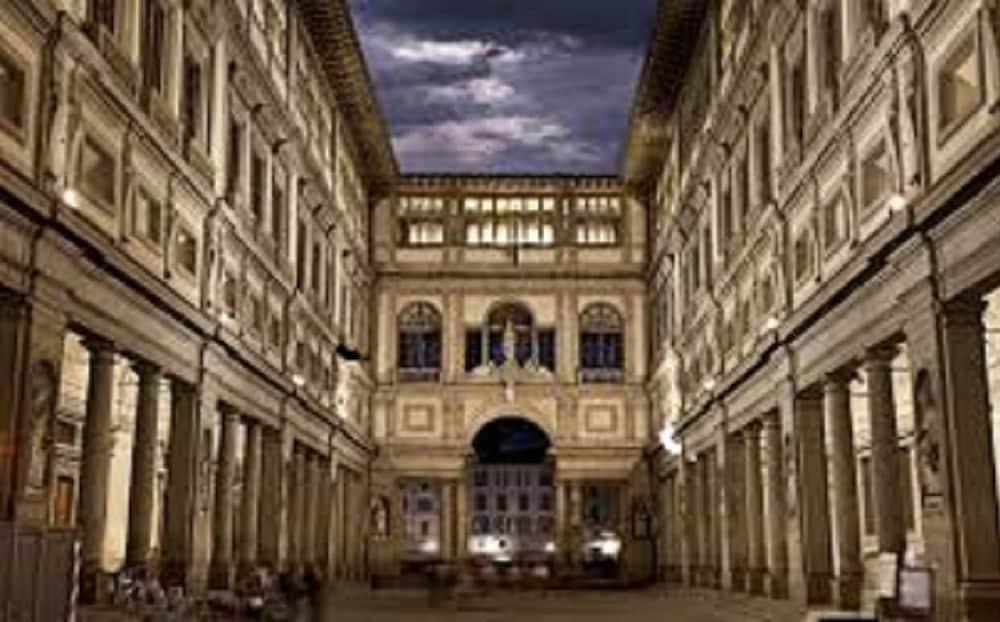 Фото La corte di Firenze