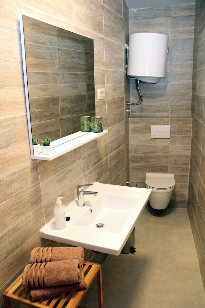 Фото Old Theatre Rooms and Apartments