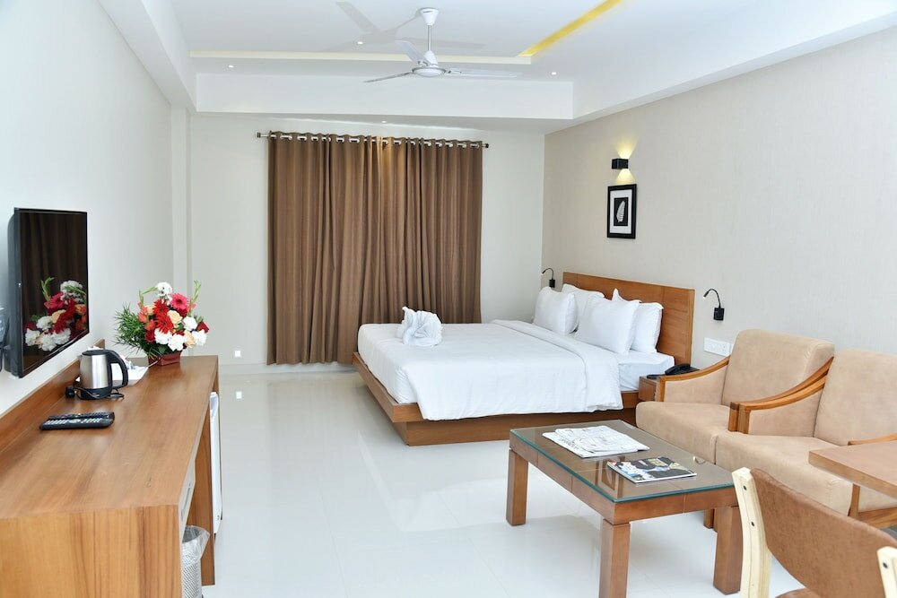 Фото Navaratna Inn A Luxury Hotel
