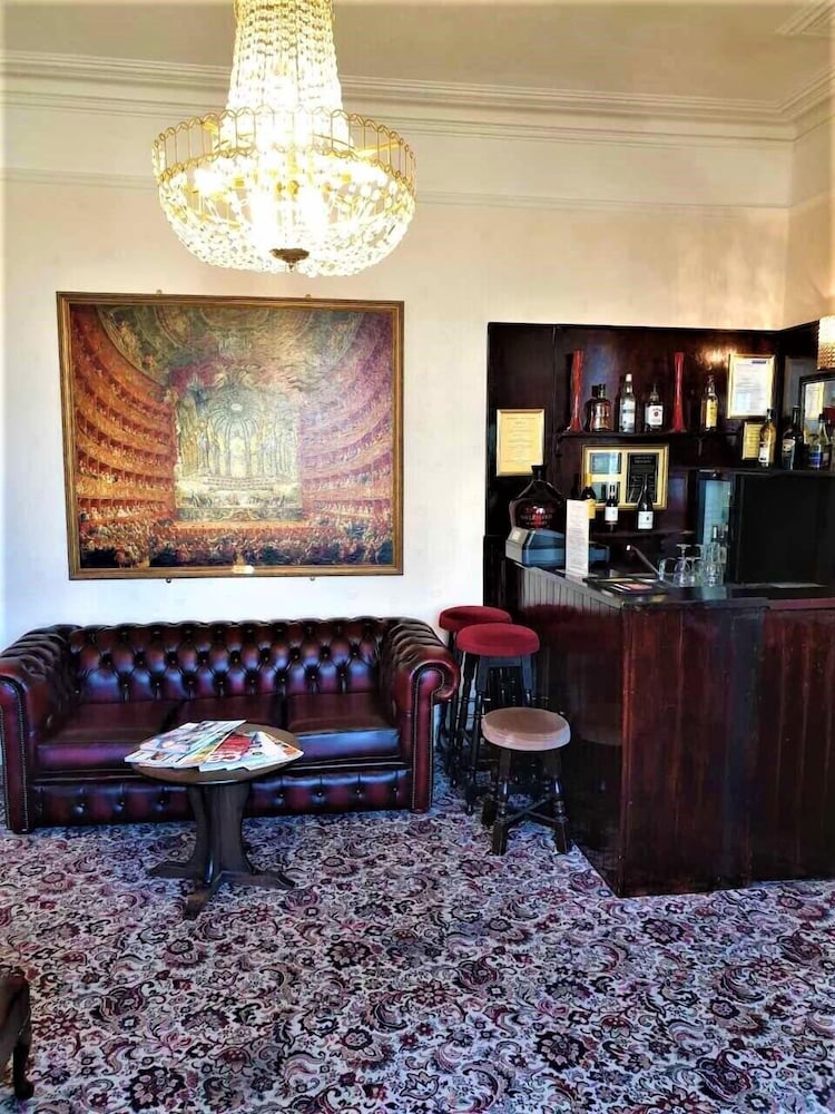 Фото The Ellesmere Hotel