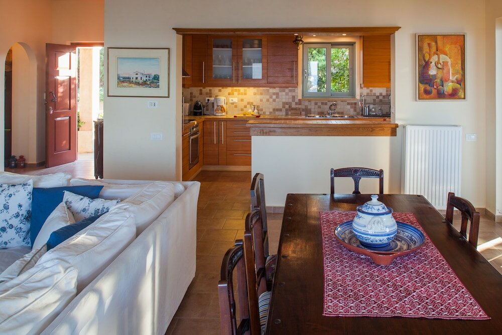 Фото Absolute Villa by Stylish Stays