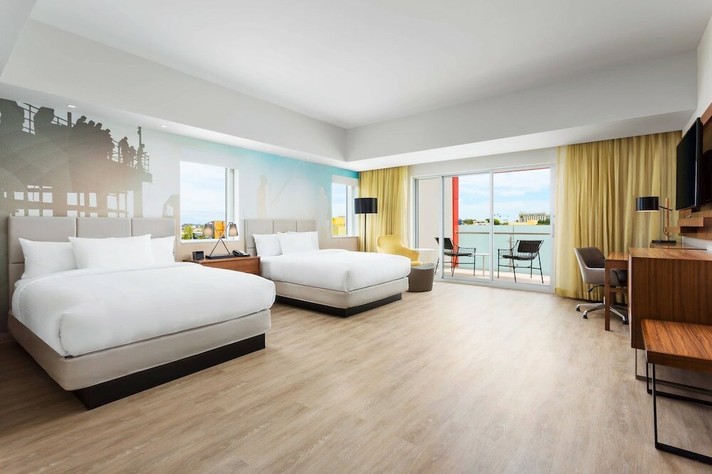 Фото Courtyard by Marriott Santa Monica