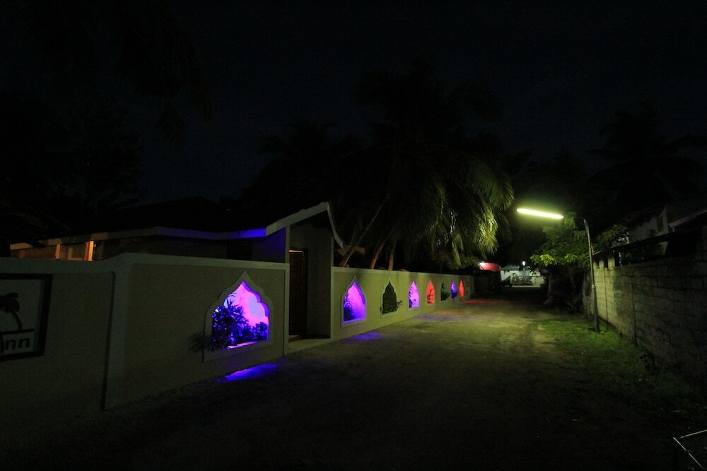 Фото Local Island Inn