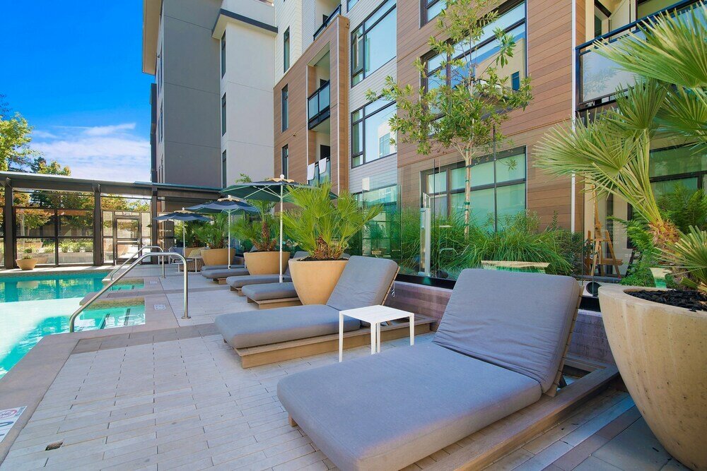 Фото Global Luxury Suites at Mountain View