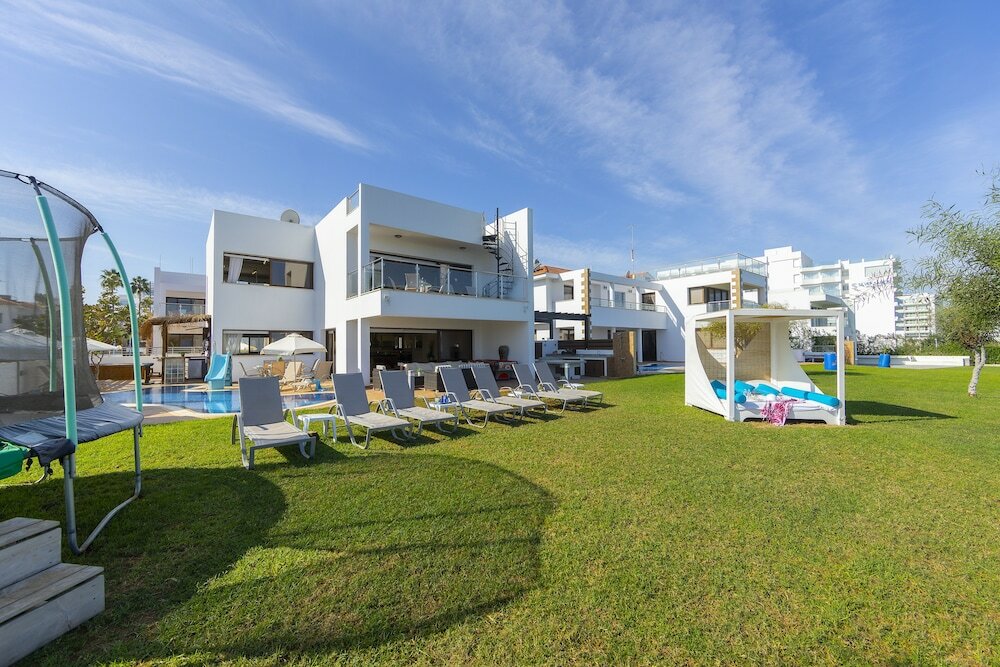 Фото Вилла Seafront Protaras Luxury Resort