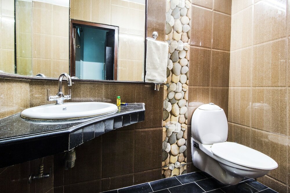 Фото FabHotel Mayfair Inn