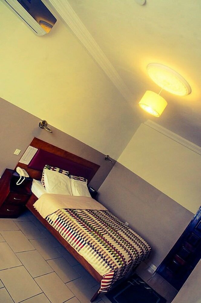 Фото Kunta Kinte