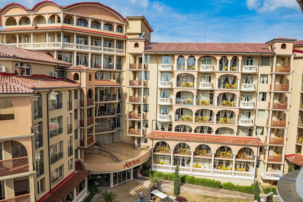 Фото Апартаменты Menada Atrium