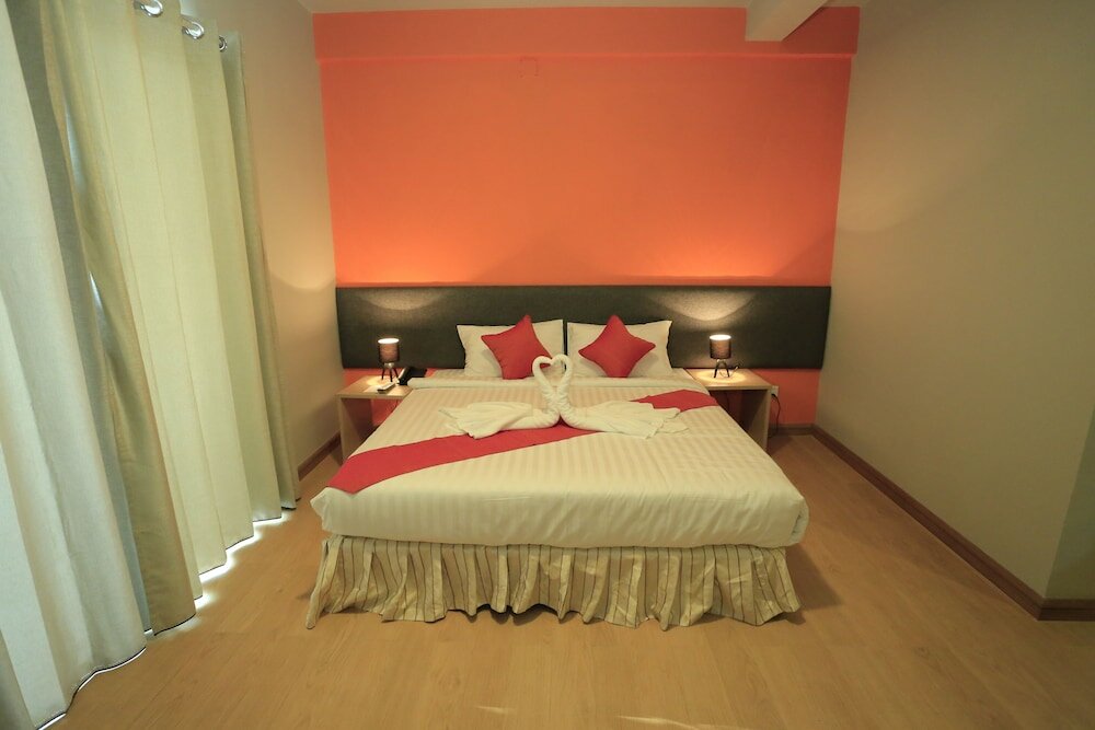 Фото Wh Hotel Thanlyin