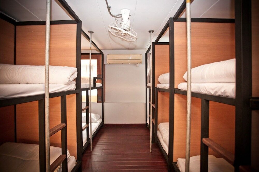 Фото The Arak Bed Bar and Hostel