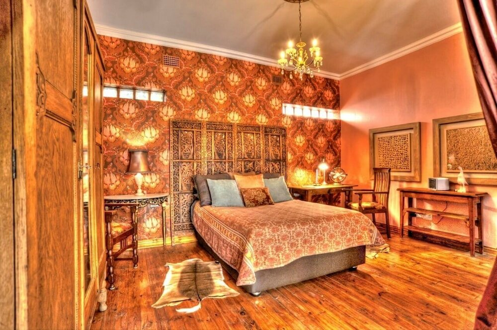 Фото Oak View Manor