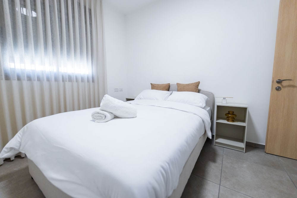 Фото SeaFront Luxurious 3 Br Apartment