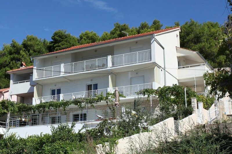 Гостиница J & B Holiday House в Хваре