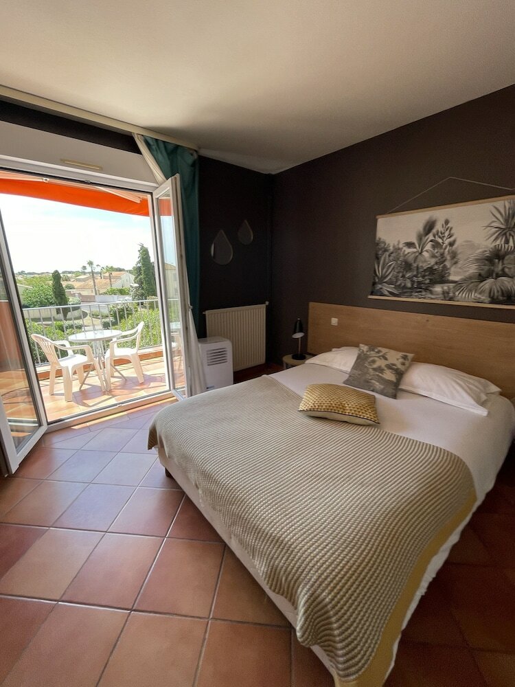 Фото Hotel Athéna