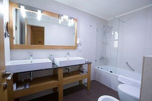 Гостиница The J Hotel & SPA